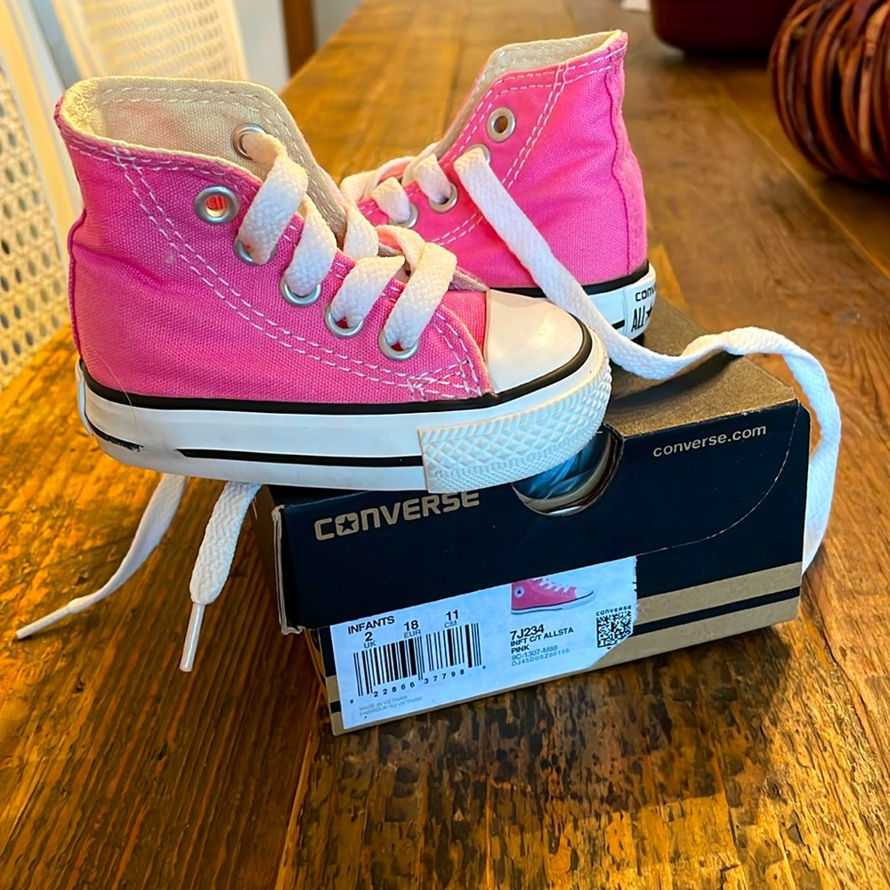 EUC LIKE NEW Converse Lace-up Chuck Taylor’s for Infants & Toddlers Sz 2 PINK